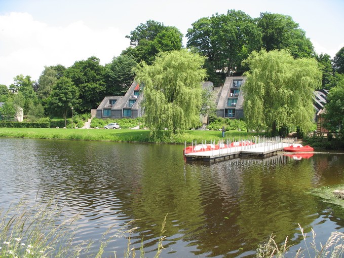 Vielsalm, les bungalos en bord de plan d'eau